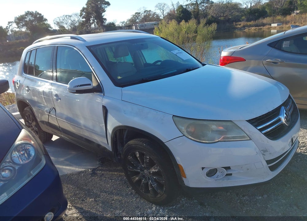 2010 VOLKSWAGEN TIGUAN SE VIN: WVGAV7AX1AW001114
