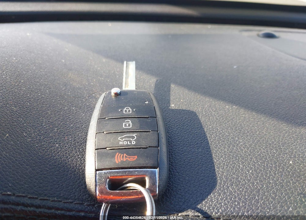 2019 KIA SORENTO 3.3L S VIN: 5XYPG4A52KG585902