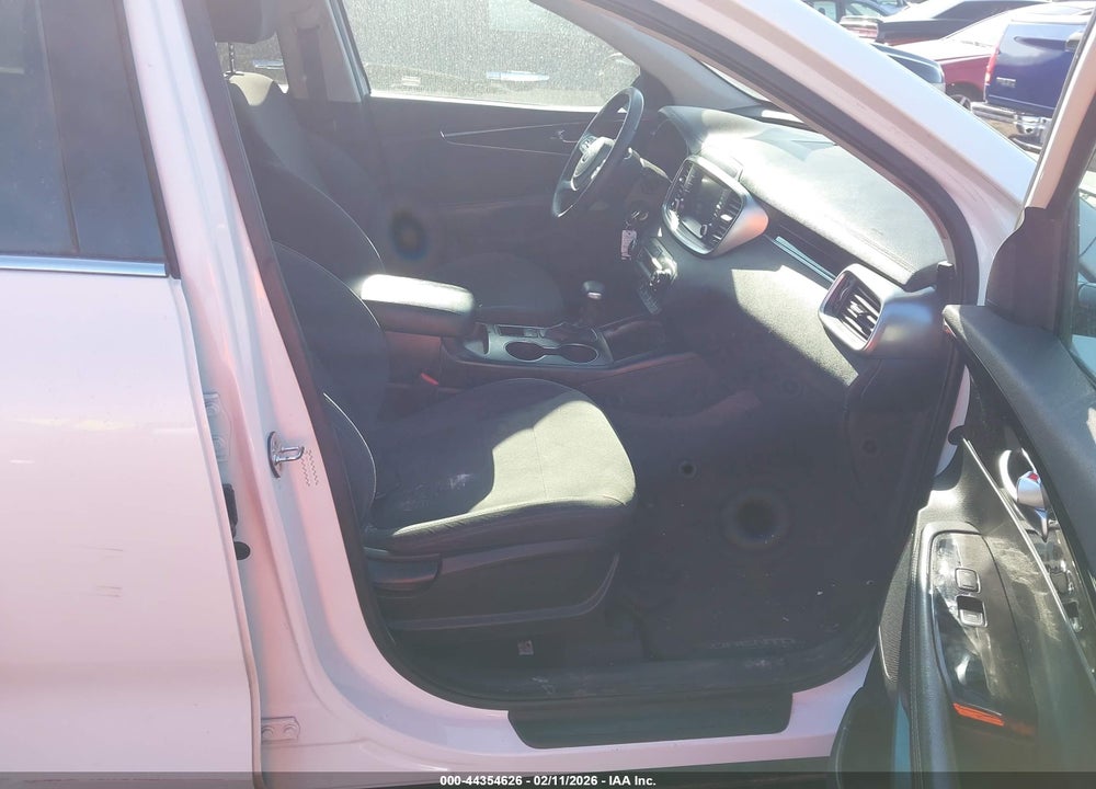 2019 KIA SORENTO 3.3L S VIN: 5XYPG4A52KG585902