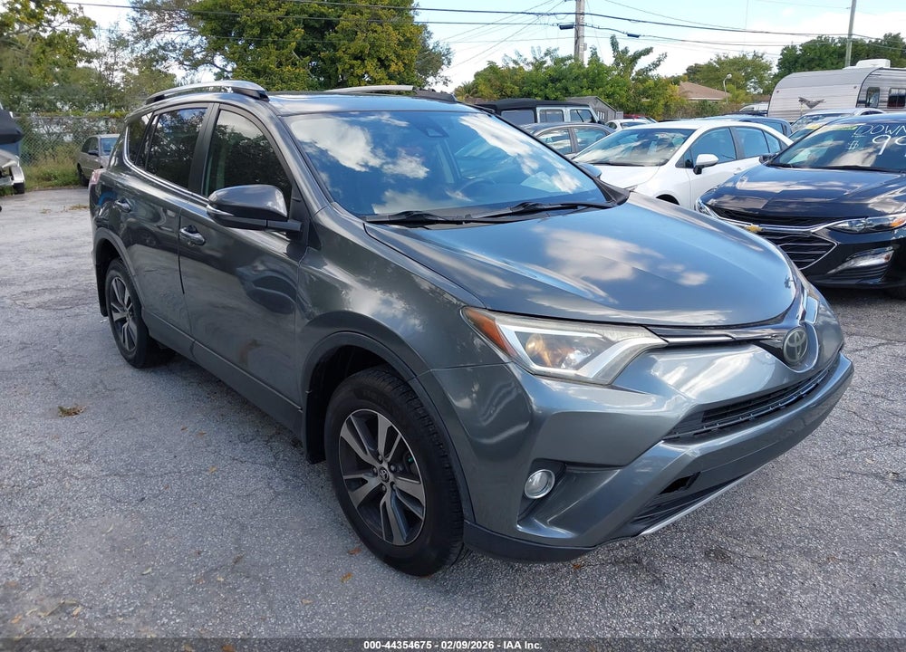 2018 TOYOTA RAV4 XLE VIN: JTMWFREV6JD122390