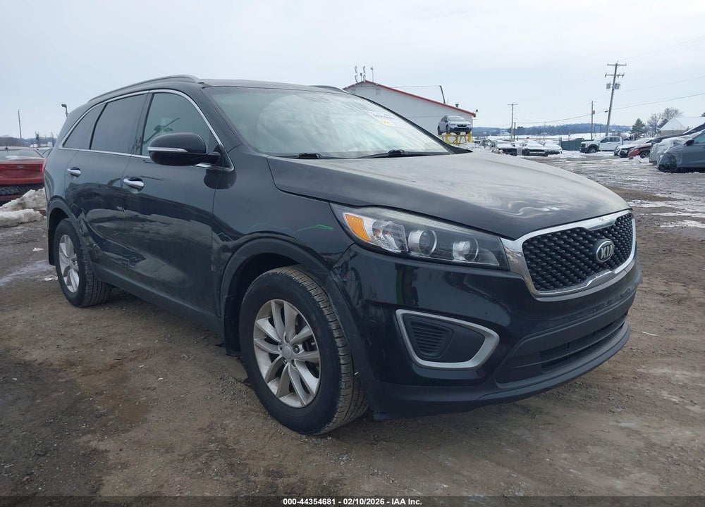 2018 KIA SORENTO 2.4L LX VIN: 5XYPG4A39JG362902