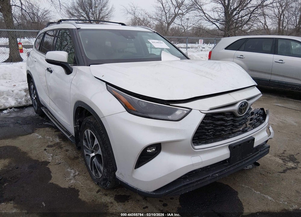 2022 TOYOTA HIGHLANDER XLE VIN: 5TDGZRBH9NS580025