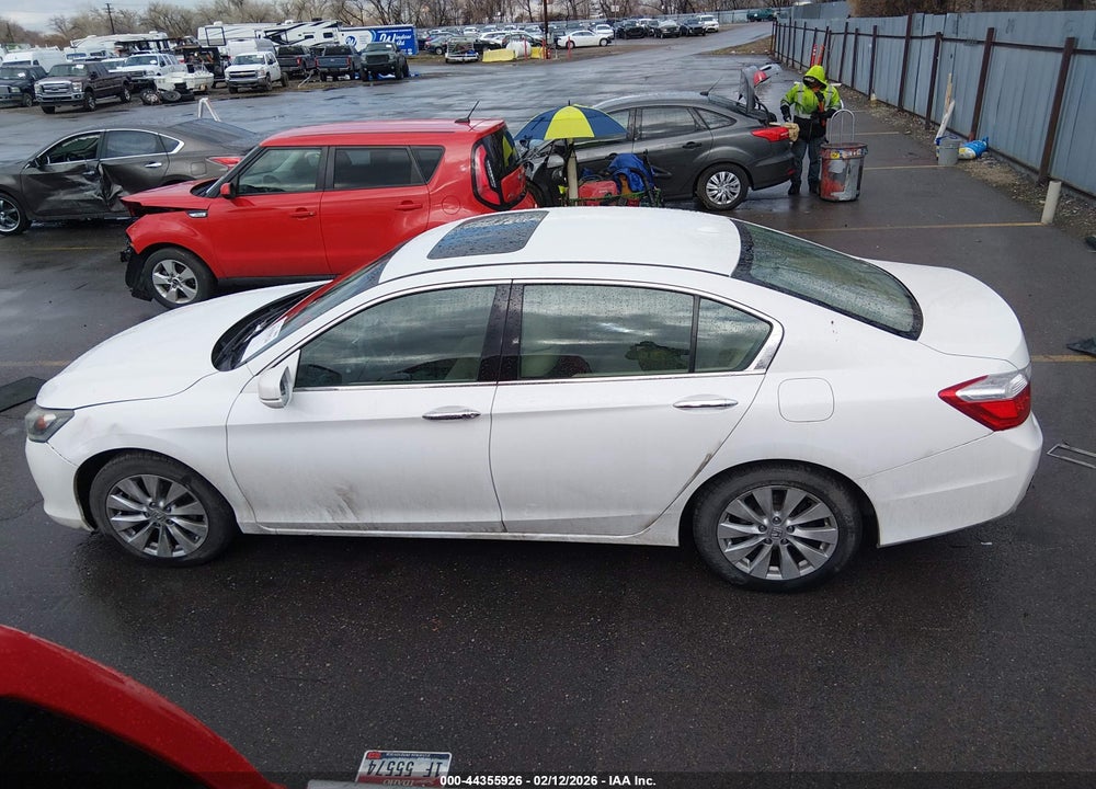 2015 HONDA ACCORD EX-L V-6 VIN: 1HGCR3F84FA017759