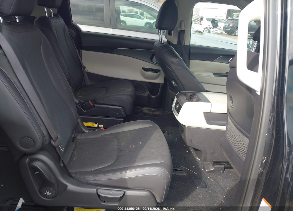 2024 KIA CARNIVAL MPV LX SEAT PACKAGE VIN: KNDNB4H30R6406540
