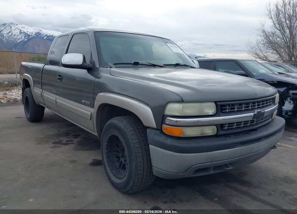 2002 CHEVROLET SILVERADO 1500 LS VIN: 2GCEK19T021276818