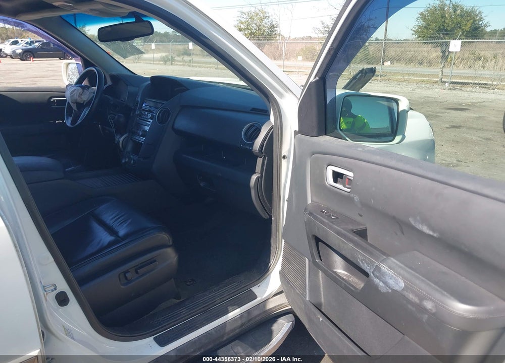 2015 HONDA PILOT TOURING VIN: 5FNYF4H96FB072911
