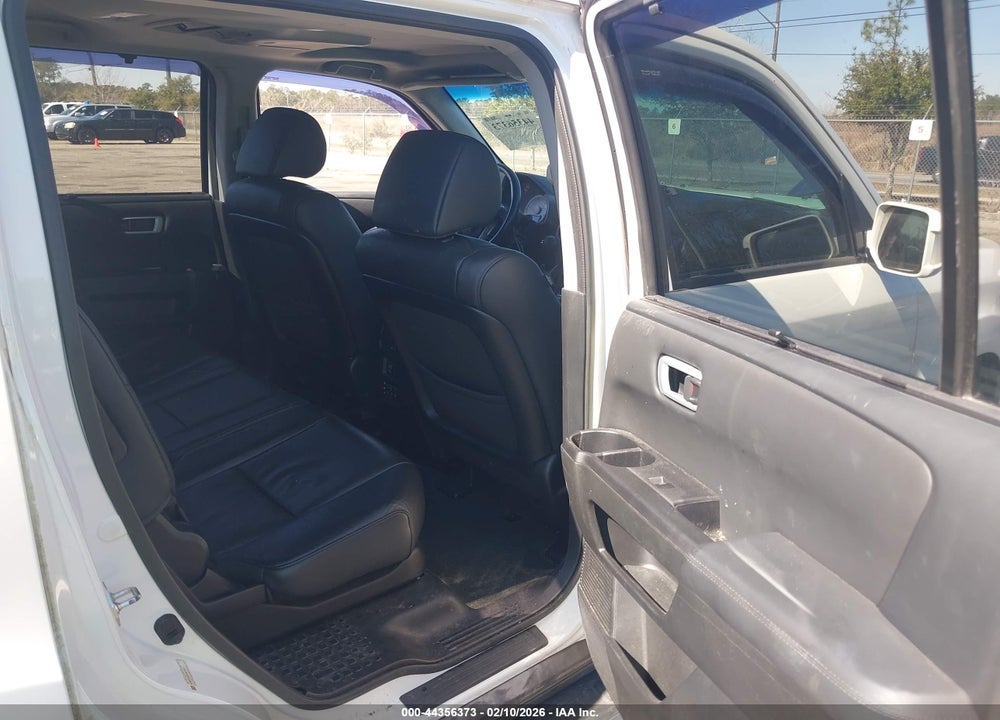 2015 HONDA PILOT TOURING VIN: 5FNYF4H96FB072911