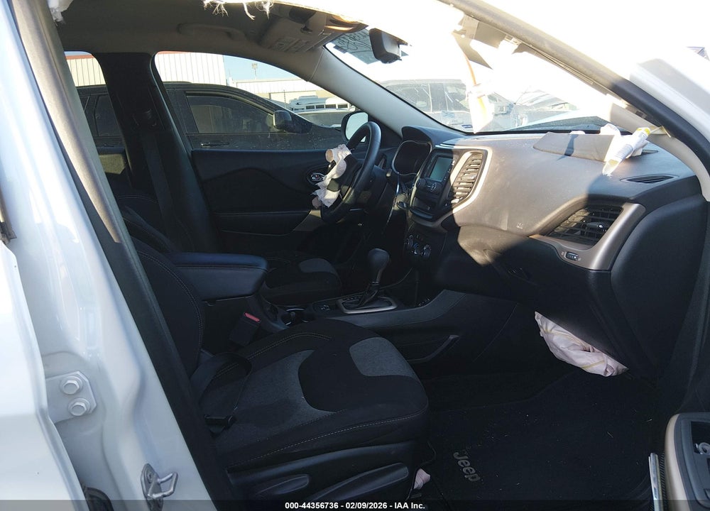 2018 JEEP CHEROKEE LATITUDE FWD VIN: 1C4PJLCB6JD576826