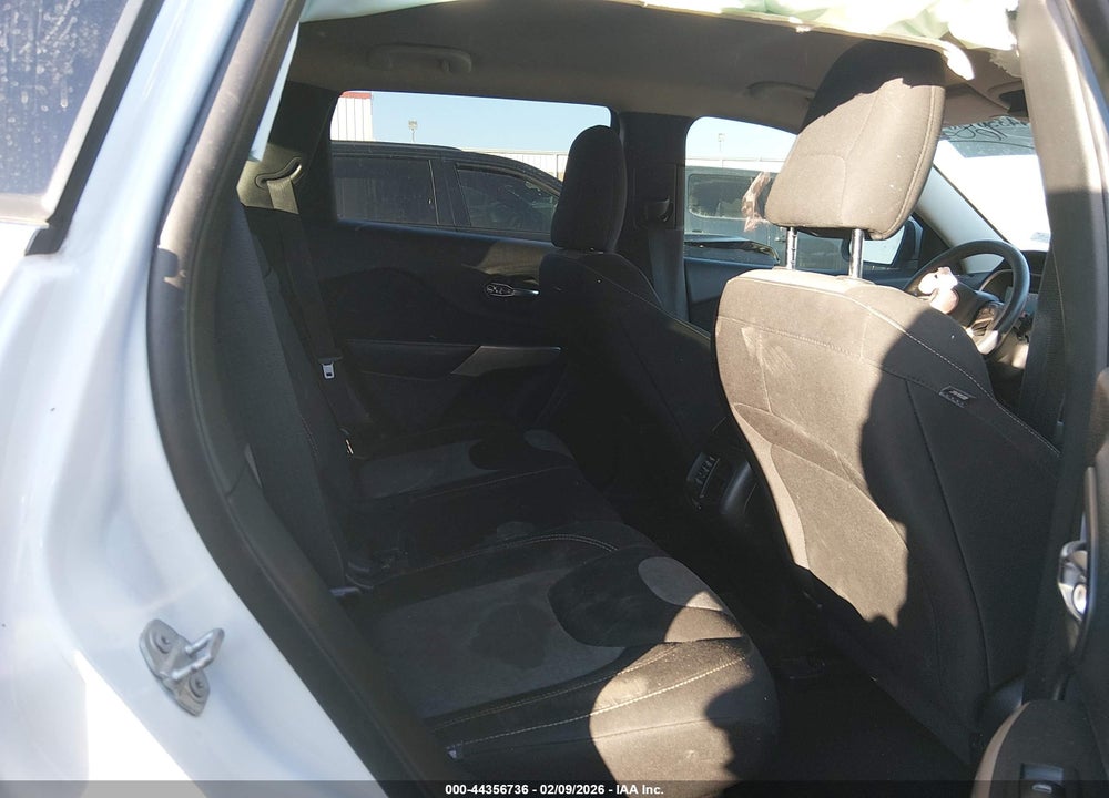2018 JEEP CHEROKEE LATITUDE FWD VIN: 1C4PJLCB6JD576826
