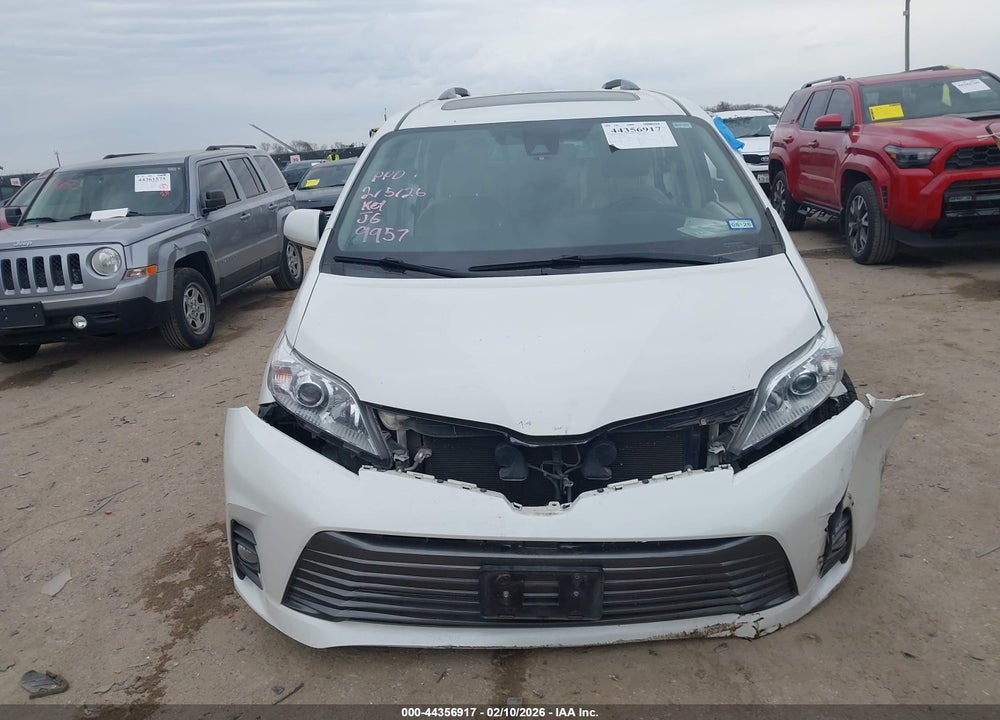 2018 TOYOTA SIENNA XLE 8 PASSENGER VIN: 5TDYZ3DC1JS949957