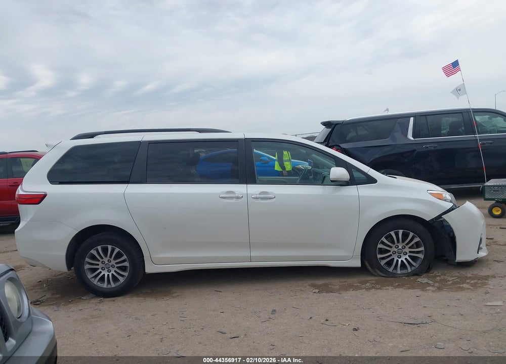 2018 TOYOTA SIENNA XLE 8 PASSENGER VIN: 5TDYZ3DC1JS949957