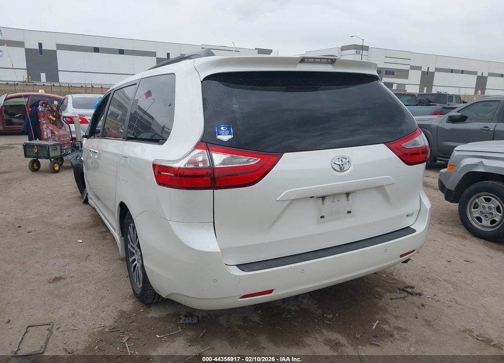 2018 TOYOTA SIENNA XLE 8 PASSENGER VIN: 5TDYZ3DC1JS949957