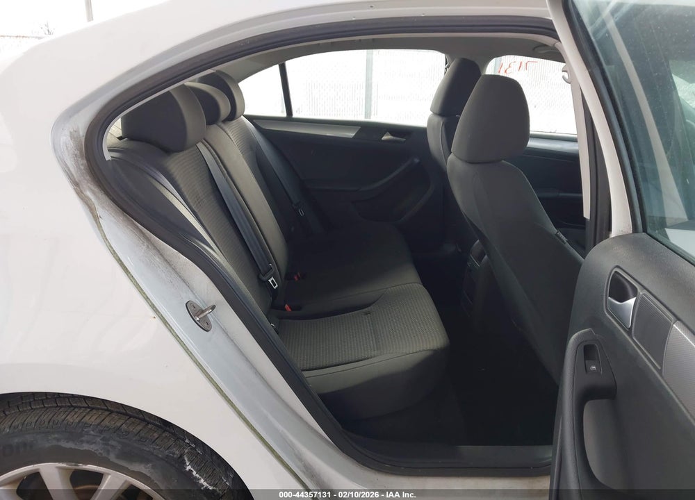 2015 VOLKSWAGEN JETTA 1.8T SE VIN: 3VWD17AJ3FM261348