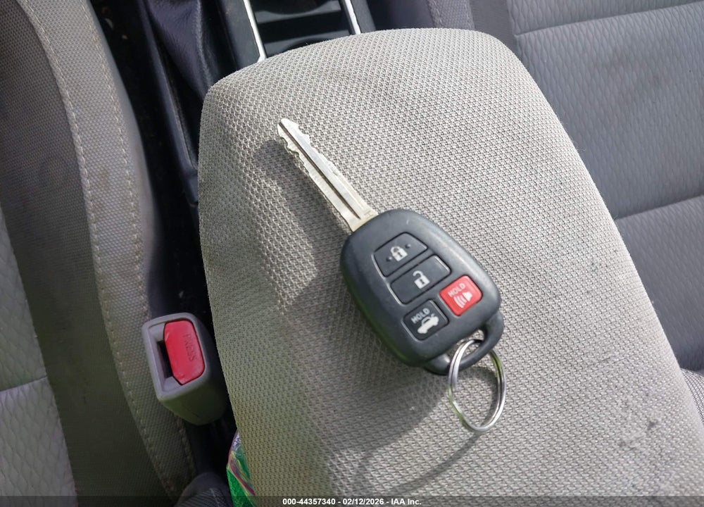 2018 TOYOTA COROLLA LE VIN: 2T1BURHE6JC024912