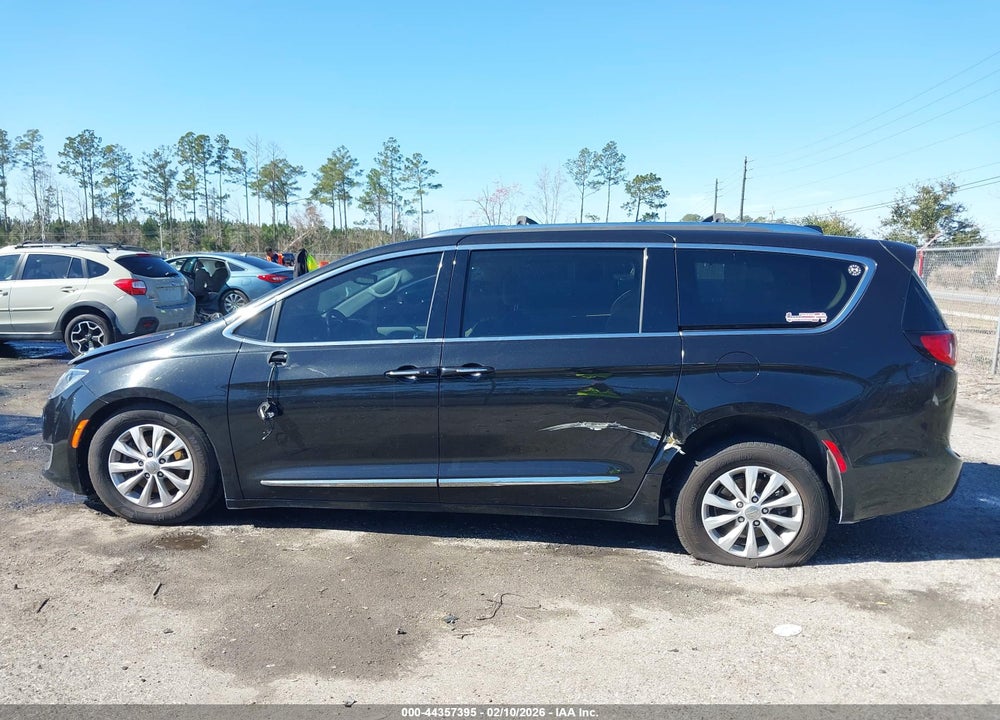 2018 CHRYSLER PACIFICA TOURING L VIN: 2C4RC1BG5JR141538