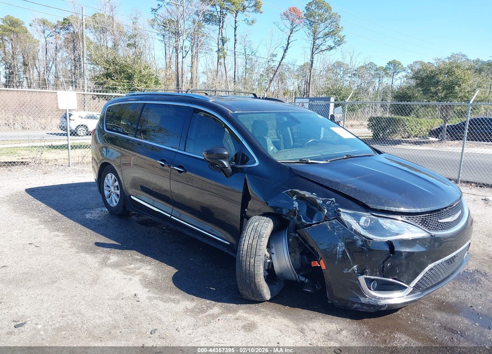 2018 CHRYSLER PACIFICA TOURING L VIN: 2C4RC1BG5JR141538