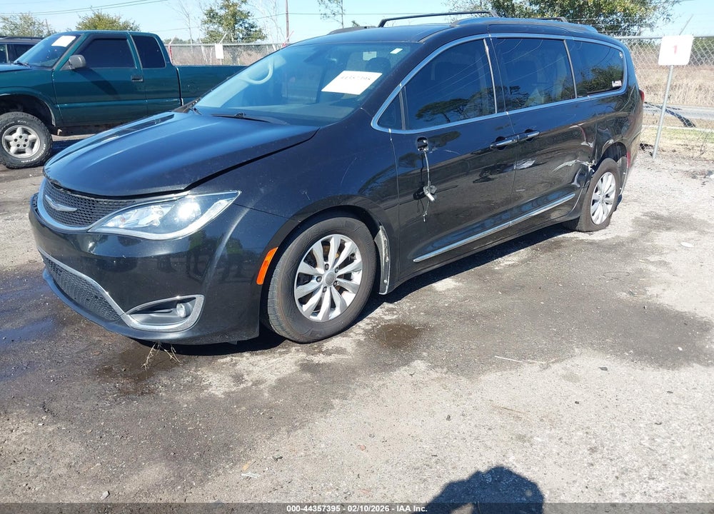 2018 CHRYSLER PACIFICA TOURING L VIN: 2C4RC1BG5JR141538