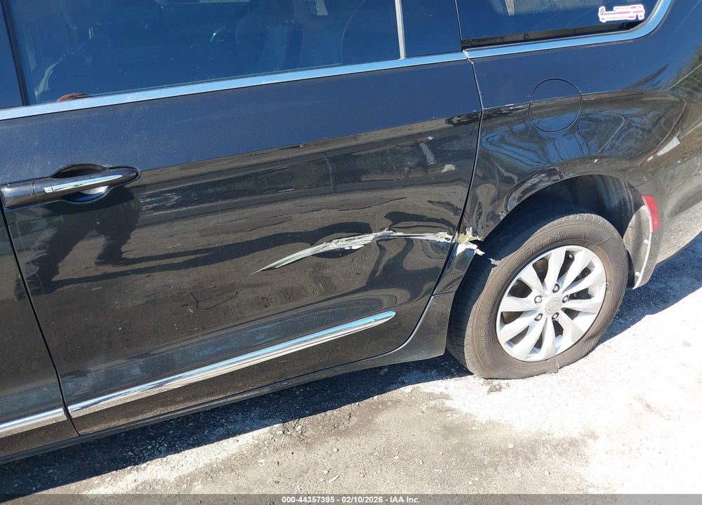 2018 CHRYSLER PACIFICA TOURING L VIN: 2C4RC1BG5JR141538