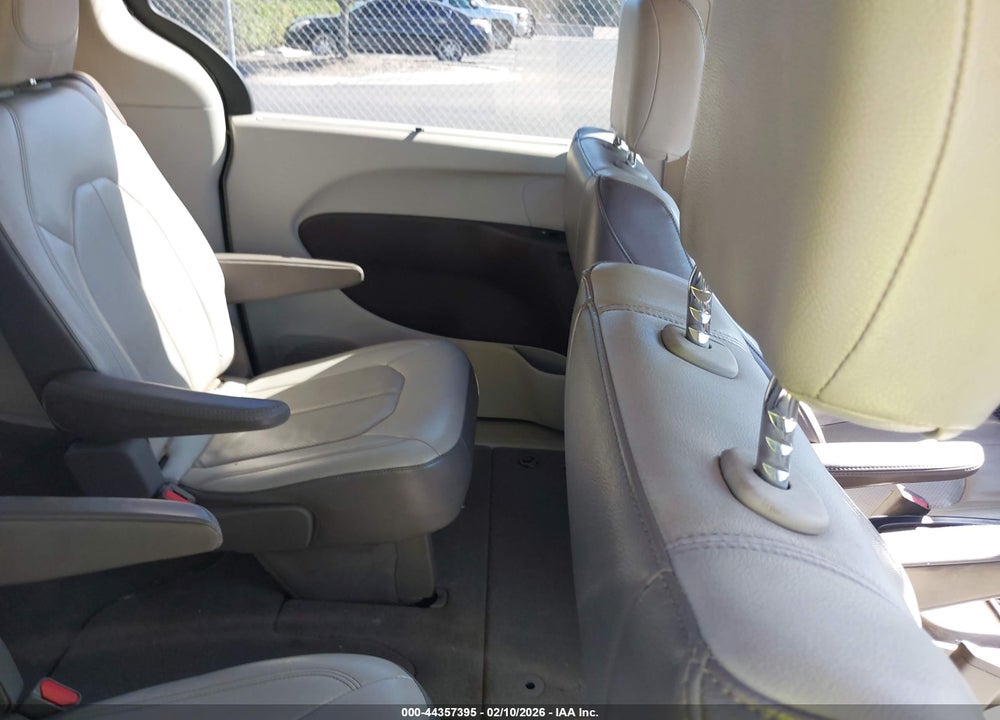 2018 CHRYSLER PACIFICA TOURING L VIN: 2C4RC1BG5JR141538