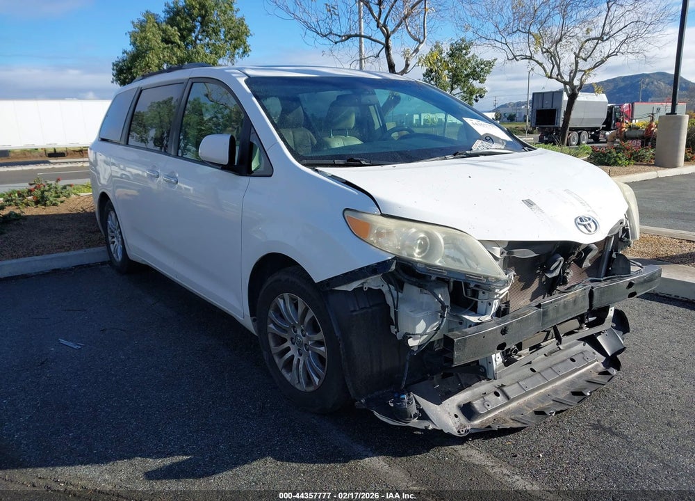 2012 TOYOTA SIENNA XLE V6 8 PASSENGER VIN: 5TDYK3DC5CS205236