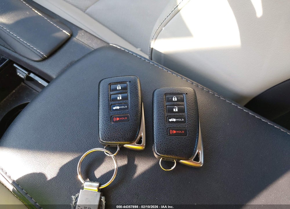 2013 LEXUS ES 300H VIN: JTHBW1GG4D2000902