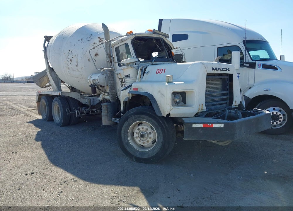2005 MACK 600 DM600 VIN: 1M2B209CX5M030618
