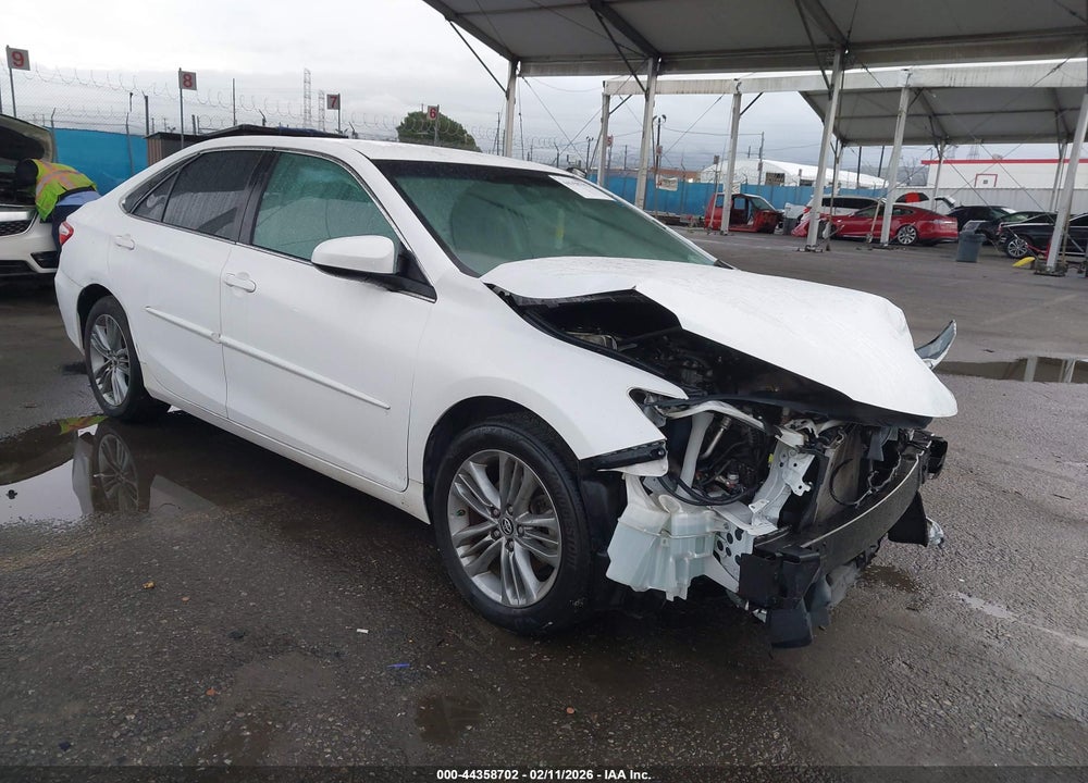 2015 TOYOTA CAMRY SE VIN: 4T1BF1FK2FU063443