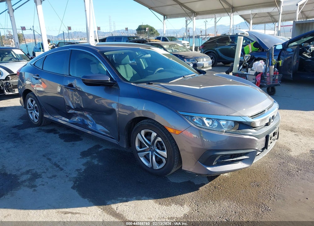 2018 HONDA CIVIC LX VIN: 2HGFC2F5XJH537179