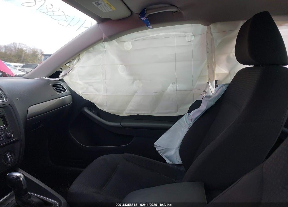 2015 VOLKSWAGEN JETTA 1.8T SE VIN: 3VWD17AJ7FM300524