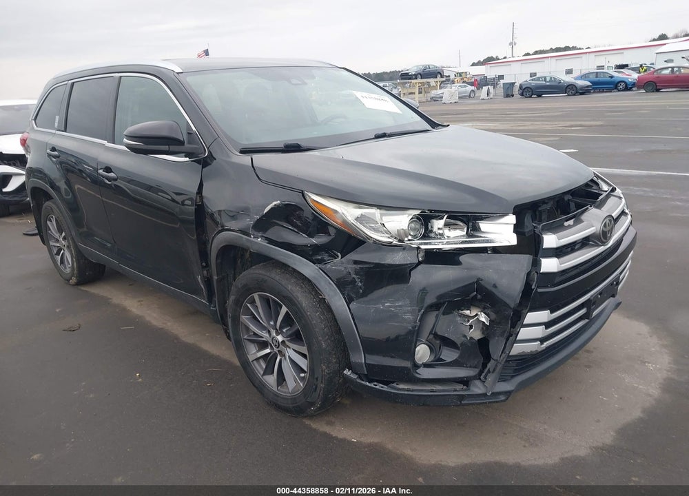 2019 TOYOTA HIGHLANDER XLE VIN: 5TDJZRFH5KS742941