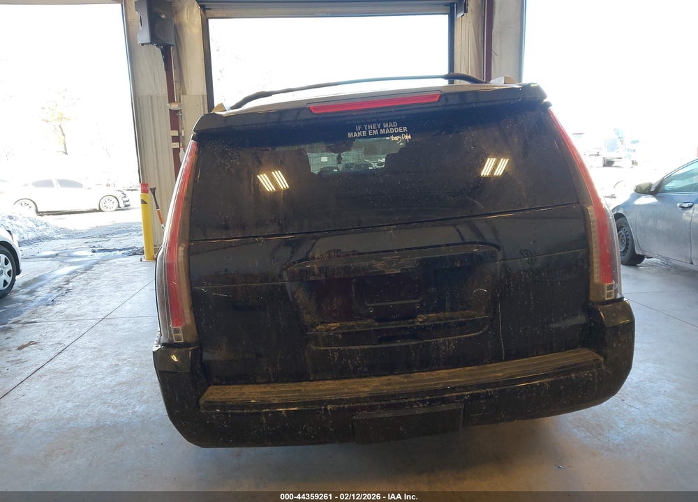 2018 CHEVROLET SUBURBAN PREMIER VIN: 1GNSKJKC2JR260405