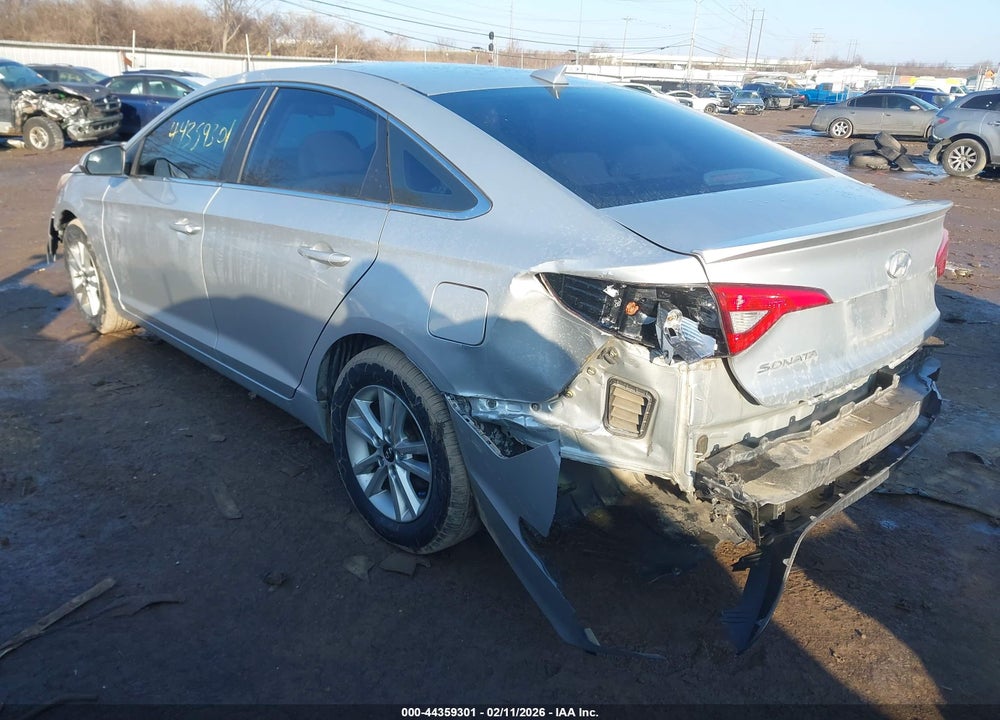 2015 HYUNDAI SONATA SE VIN: 5NPE24AF1FH107791