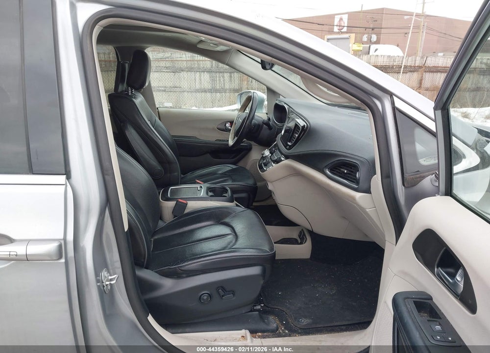 2019 CHRYSLER PACIFICA LIMITED VIN: 2C4RC1GG4KR657710