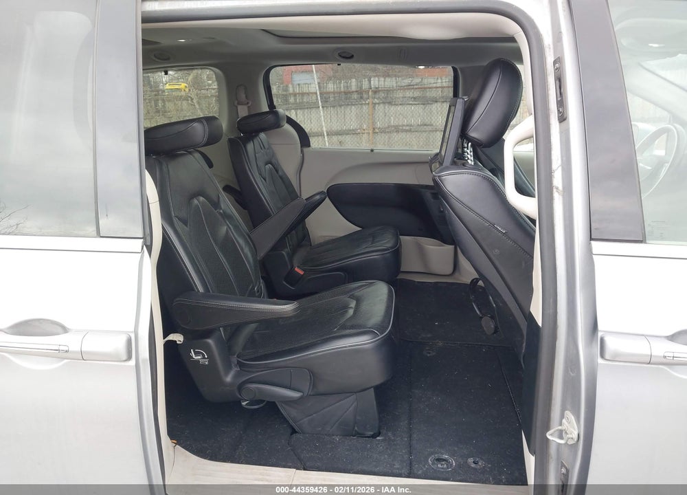 2019 CHRYSLER PACIFICA LIMITED VIN: 2C4RC1GG4KR657710