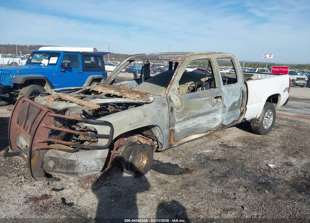 2004 GMC SIERRA 2500HD SLE VIN: 1GTHK29U74E114729