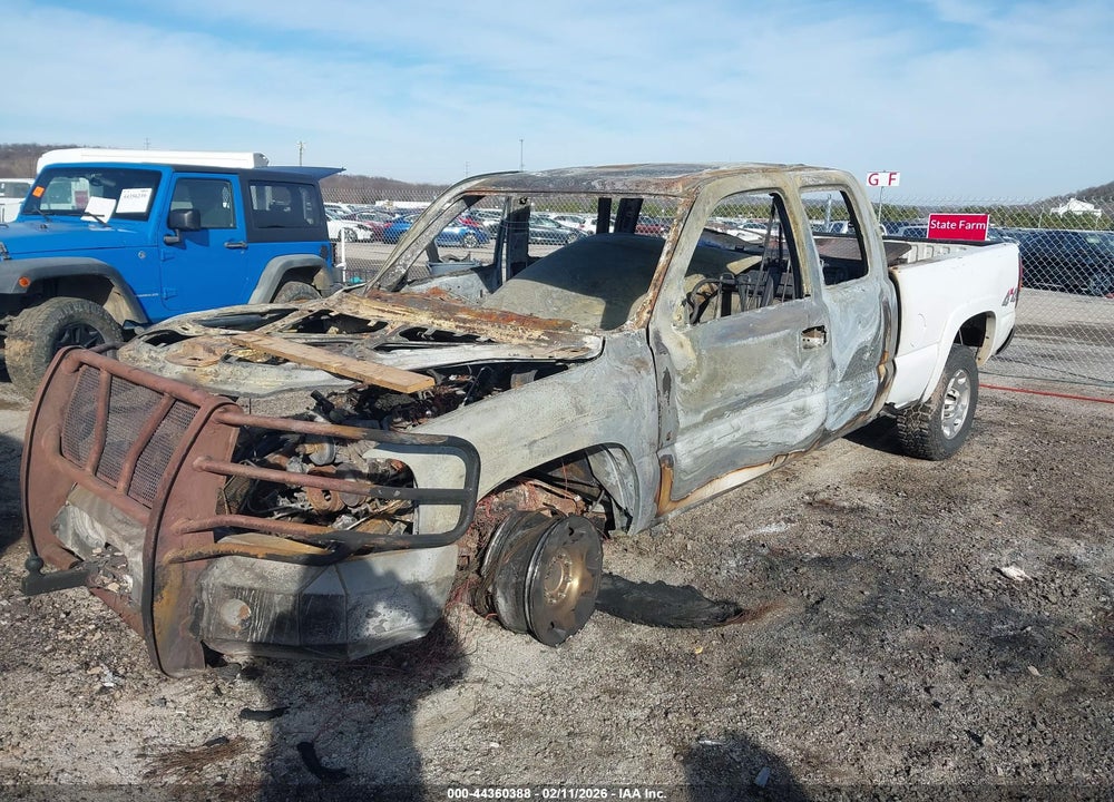 2004 GMC SIERRA 2500HD SLE VIN: 1GTHK29U74E114729