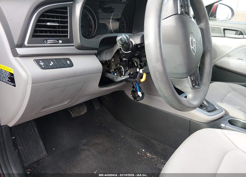 2018 HYUNDAI ELANTRA SEL VIN: 5NPD84LF3JH305109