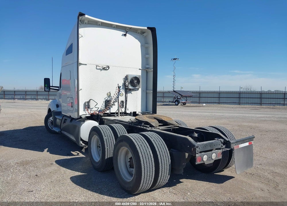 2020 KENWORTH T680 VIN: 1XKYDP9X2LJ360647