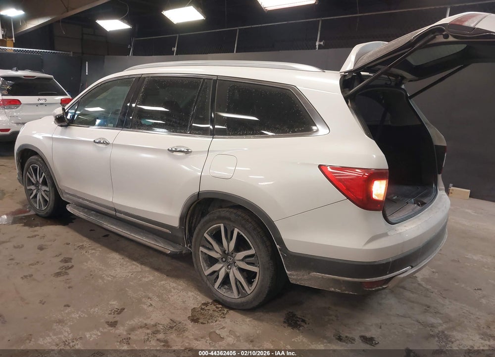 2021 HONDA PILOT AWD TOURING 8 PASSENGER VIN: 5FNYF6H92MB005425