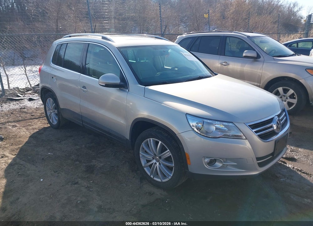 2011 VOLKSWAGEN TIGUAN SE VIN: WVGBV7AX5BW531222