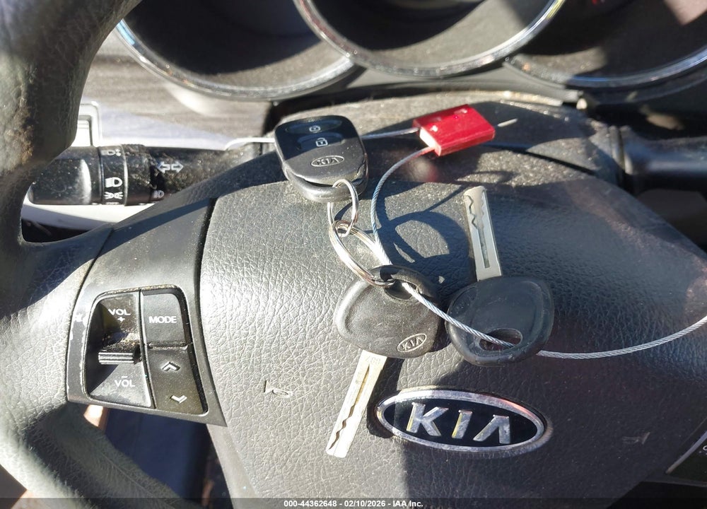 2011 KIA SORENTO LX VIN: 5XYKT4A17BG183442