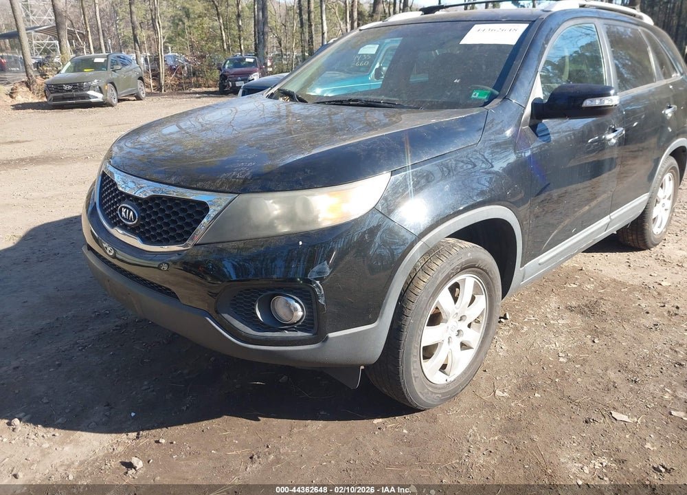 2011 KIA SORENTO LX VIN: 5XYKT4A17BG183442