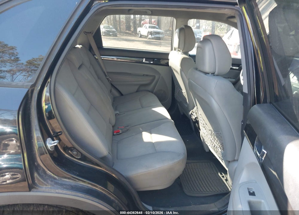 2011 KIA SORENTO LX VIN: 5XYKT4A17BG183442