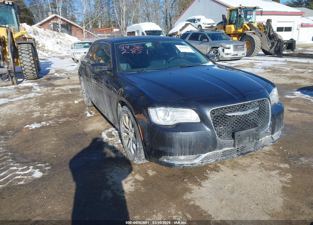 2015 CHRYSLER 300 LIMITED VIN: 2C3CCARG5FH820495