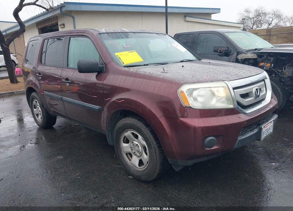 2011 HONDA PILOT LX VIN: 5FNYF3H20BB020178