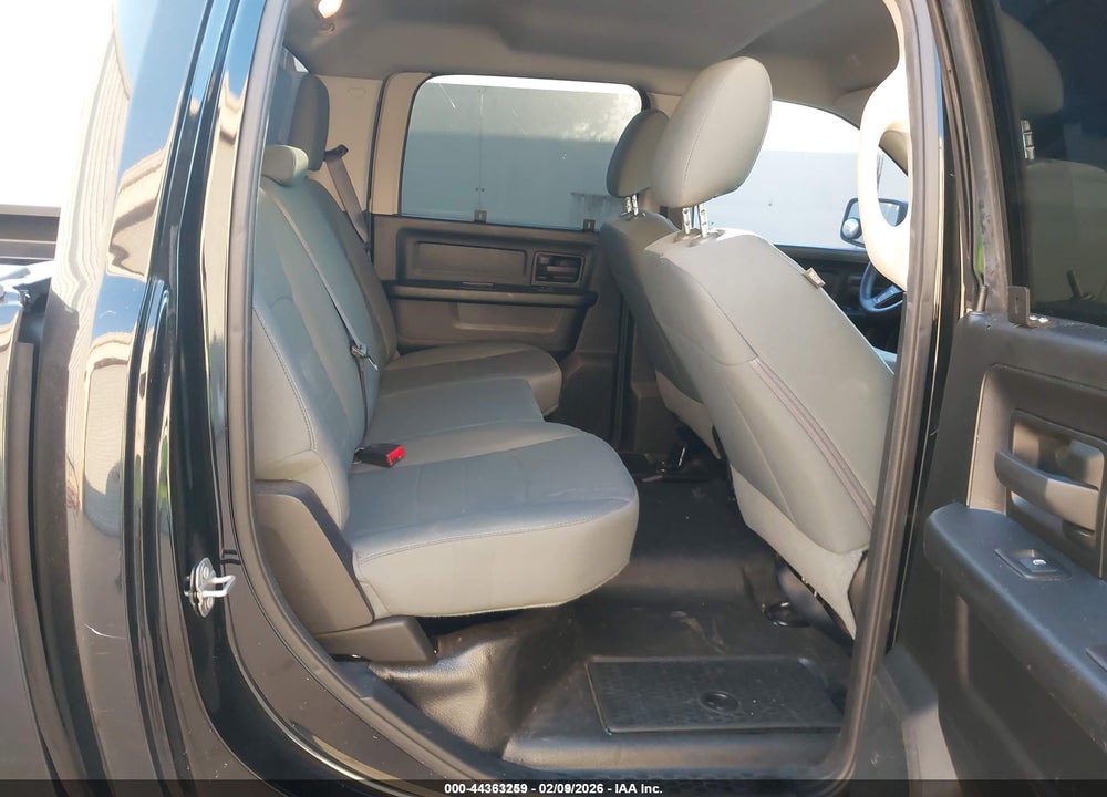 2020 RAM 1500 CLASSIC VIN: 3C6RR7KG1LG144230