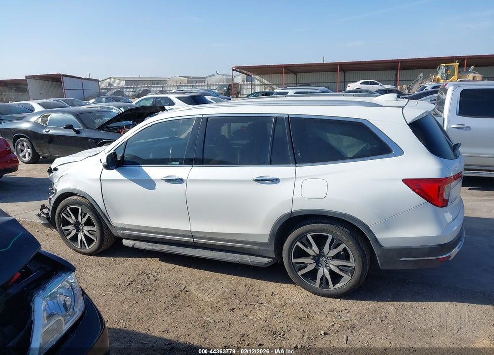 2021 HONDA PILOT 2WD TOURING 8 PASSENGER VIN: 5FNYF5H99MB012267