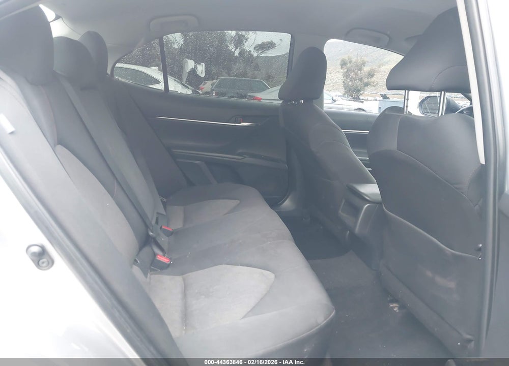 2018 TOYOTA CAMRY LE VIN: JTNB11HK3J3011085