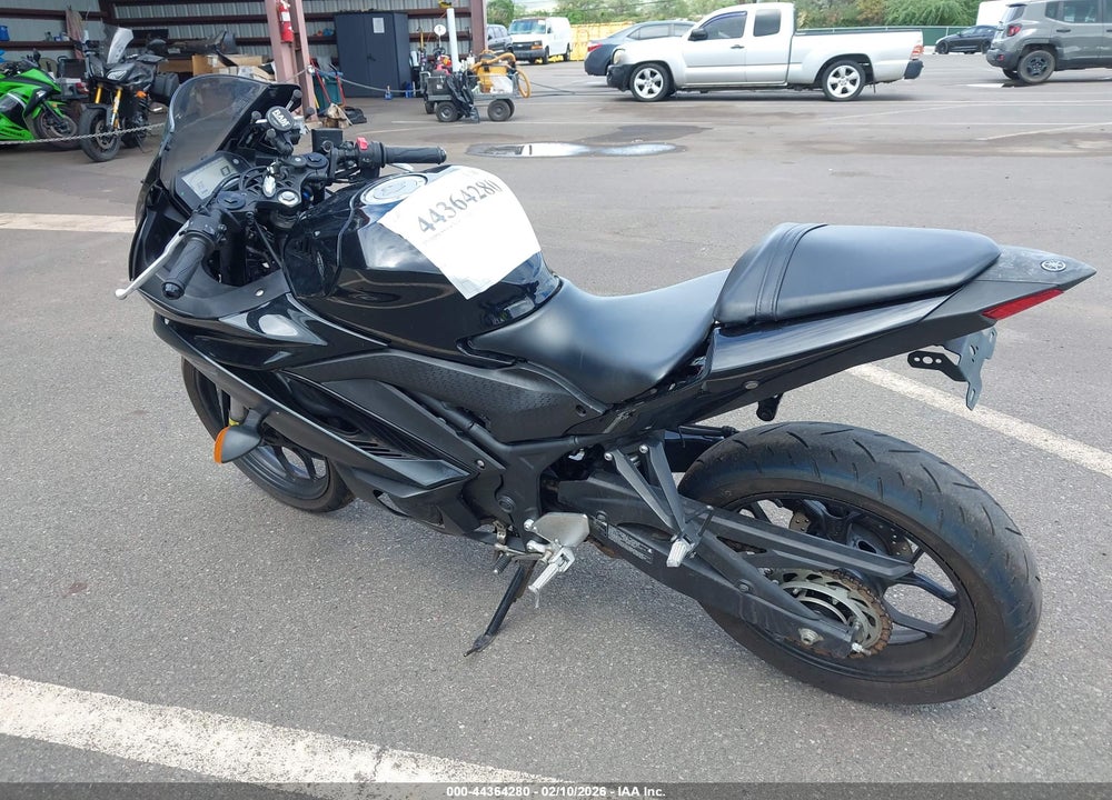 2023 YAMAHA YZFR3 A VIN: MH3RH18Y6PK012153