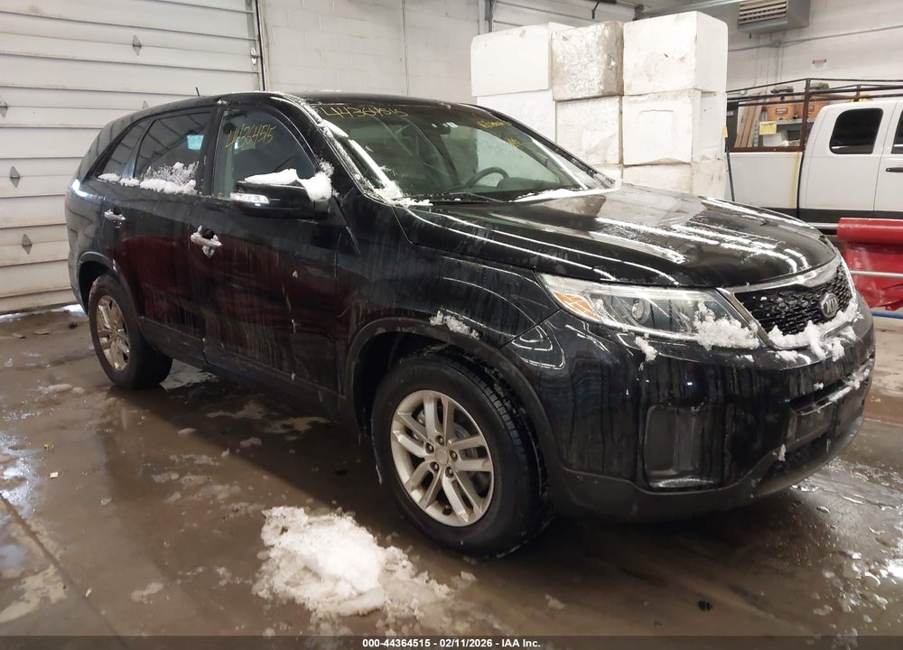 2015 KIA SORENTO LX VIN: 5XYKT3A62FG599619